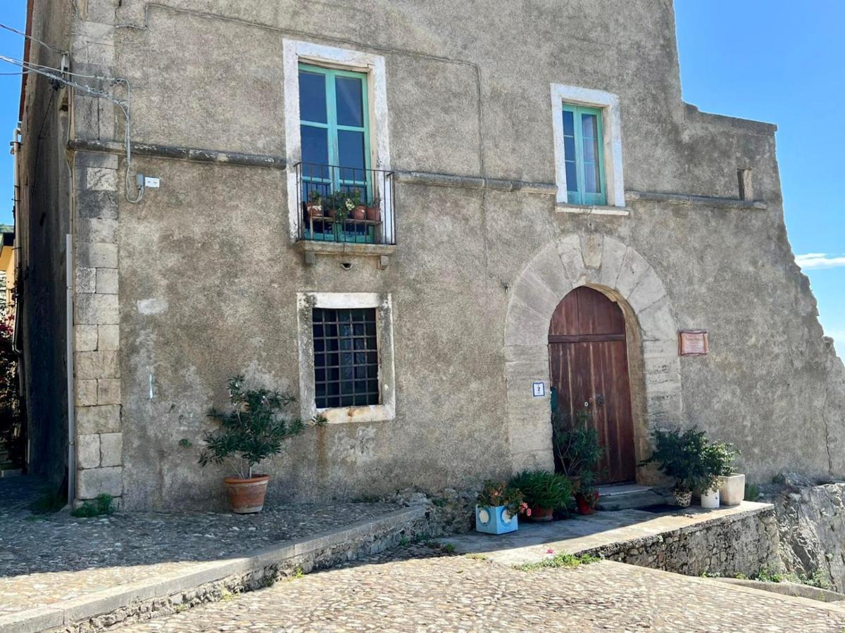 Al Castello Apartment Fiumefreddo Bruzio Kültér fotó