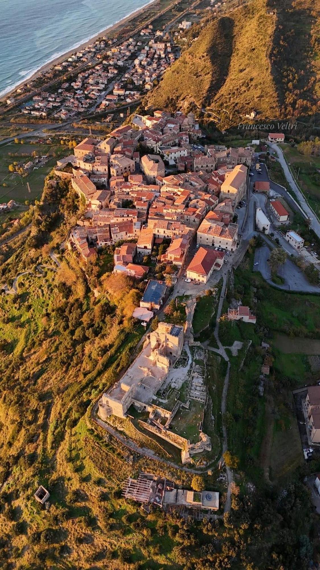 Al Castello Apartment Fiumefreddo Bruzio Kültér fotó